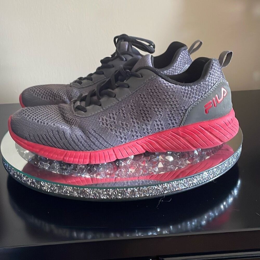 Men’s fila grey red mesh flexible running athletic sneakers flawed size 9.5 - Picture 2 of 14
